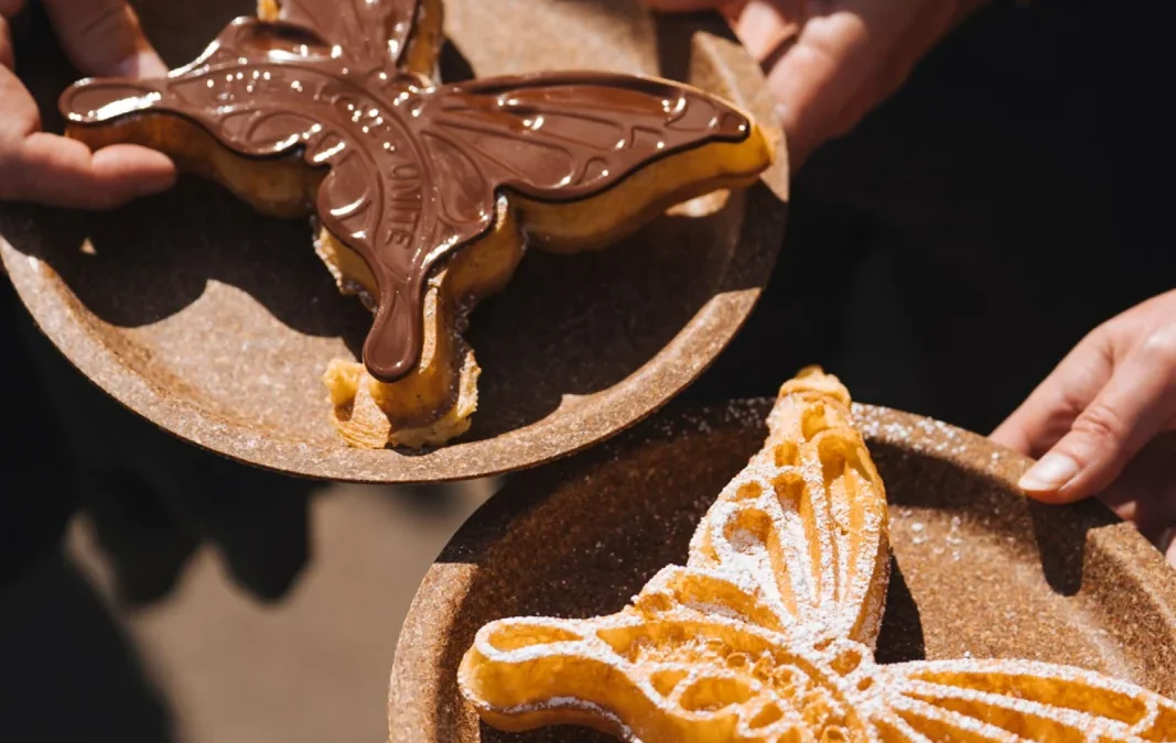 Waffle do Tomorrowland com cobertura de chocolate